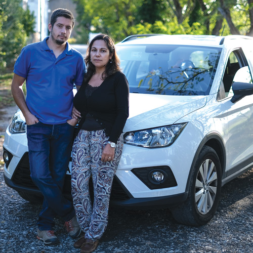 André Luís, técnico de energias renováveis, 35 anos, e Mónica Henriques, funcionária pública, 40 anos, Caldas da Rainha: “Num mês, fomos três vezes à oficina da marca".